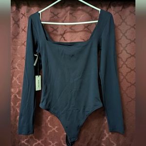 Babaton / Aritzia contour black long sleeve bodysuit sz. M